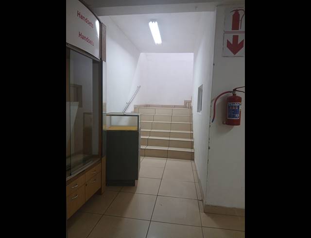 95M² BUSINESS TO LET IN ZINNIAVILLE